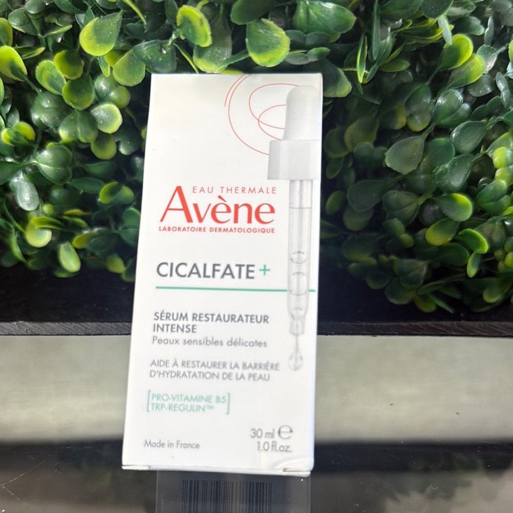Avene Cicalfate+ Intense Restorative Serum — White